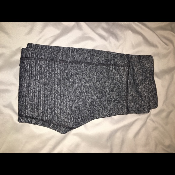 Gray patterned leggings from under armour - Picture 6 of 6